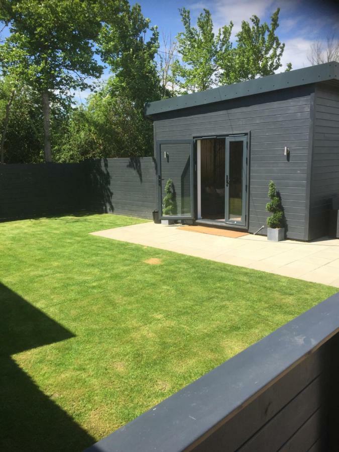 Willow Court Farm Studio South & Petting Farm, 8 Mins From Legoland & Windsor, 15 Mins From Lapland Uk 外观 照片
